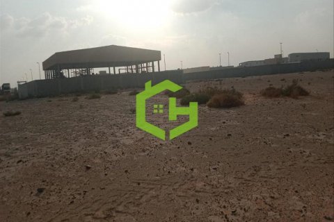 Tokë në Al Sajaa, Sharjah, Emiratet e Bashkuara Arabe 1858 m2. № 616596 - Foto 1