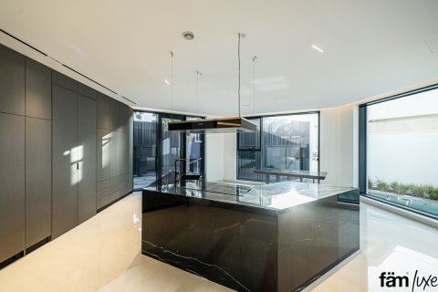 Villa til salg i Dubai, UAE 5 soveværelser, 1393.5 kvm № 520825 - foto 17