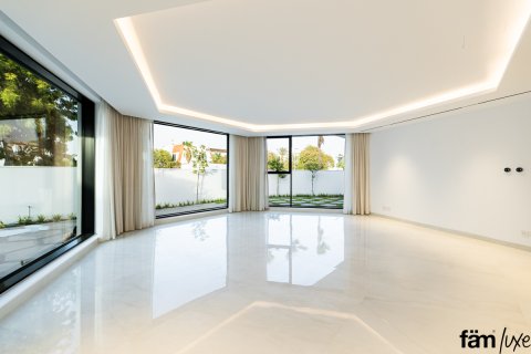 Villa til salg i Dubai, UAE 5 soveværelser, 1393.5 kvm № 520825 - foto 19