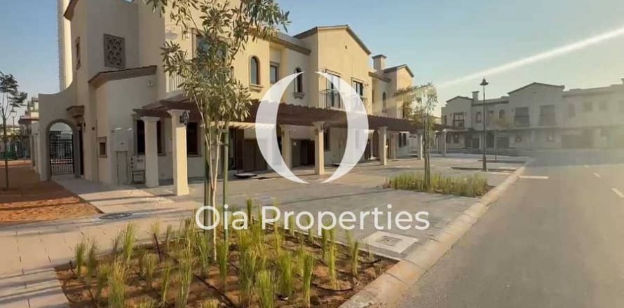 Townhouse in Abu Dhabi, UAE 3 bedrooms, 171 sq.m. № 628749