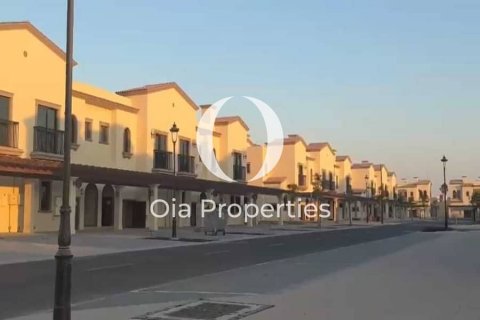 Townhouse in Abu Dhabi, UAE 3 bedrooms, 171 sq.m. № 628749 - photo 2