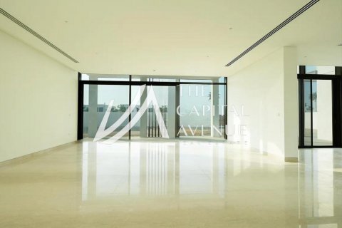 Villa in Abu Dhabi, UAE 5 bedrooms, 2199 sq.m. № 604830 - photo 5