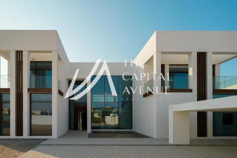 Villa in Abu Dhabi, UAE 5 bedrooms, 2199 sq.m. № 604830 - photo 2