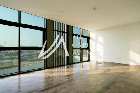 Villa in Abu Dhabi, UAE 5 bedrooms, 2199 sq.m. № 604830 - photo 3