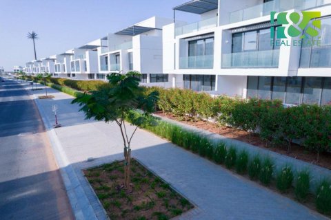Vila v Sharjah Waterfront City, SAE 4 ložnice, 242.1 m² Č.: 551797 - fotografie 4
