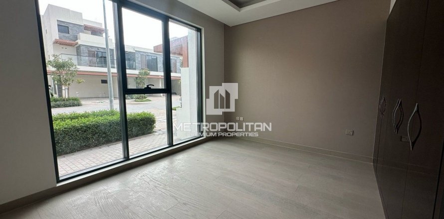 Shtëpi në qytet në DAMAC Hills (Akoya by DAMAC), Dubai, Emiratet e Bashkuara Arabe 4 dhoma gjumi, 185 m2. № 593462