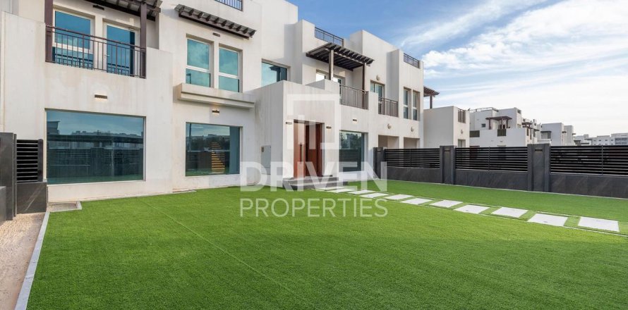 Villa asukohaga Al Quoz, Dubai, AÜE: 5 magamistoaga, 505 m² Nr 603310