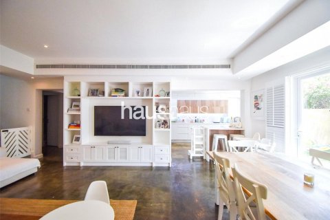 Üürile anda villa asukohaga The Lakes, Dubai, AÜE: 3 magamistoaga, 212 m² Nr 626624 - pilt 4