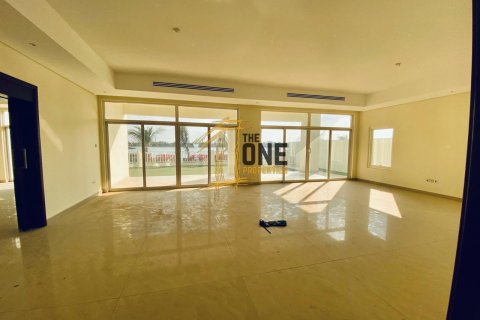 Vilë në Mina Al Arab, Ras Al Khaimah, Emiratet e Bashkuara Arabe 5 dhoma gjumi, 603.9 m2. № 589319 - Foto 8