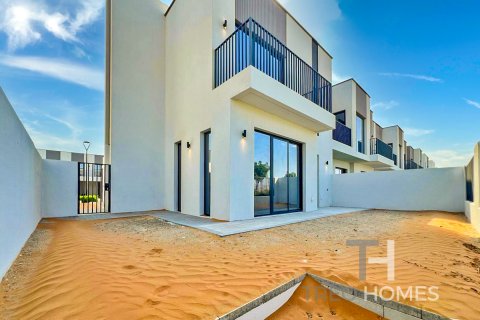 Townhouse in Dubai South (Dubai World Central), UAE 4 bedrooms, 240 sq.m. № 597666 - photo 1