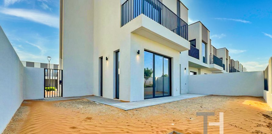 Townhouse in Dubai South (Dubai World Central), UAE 4 bedrooms, 240 sq.m. № 597666