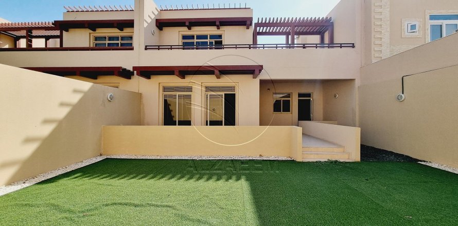 Řadový dům v Abu Dhabi, SAE 3 ložnice, 300 m² Č.: 615023