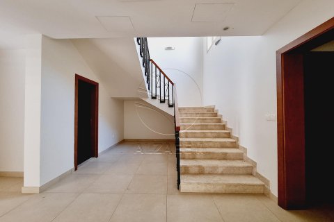 Řadový dům v Abu Dhabi, SAE 3 ložnice, 300 m² Č.: 615023 - fotografie 7