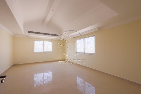 Villa in Khalifa City, Abu Dhabi, UAE 4 bedrooms, 418 sq.m. № 615536 - photo 25