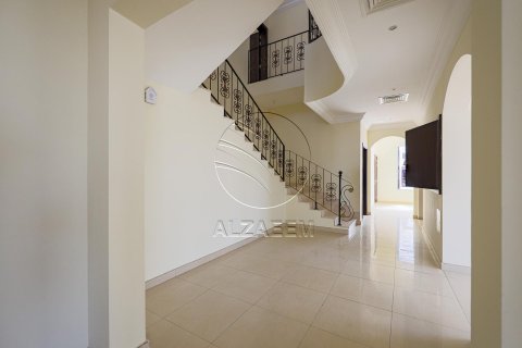 Villa in Khalifa City, Abu Dhabi, UAE 4 bedrooms, 418 sq.m. № 615536 - photo 17