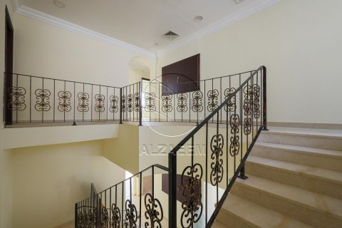 Villa in Khalifa City, Abu Dhabi, UAE 4 bedrooms, 418 sq.m. № 615536 - photo 19