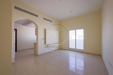 Villa in Khalifa City, Abu Dhabi, UAE 4 bedrooms, 418 sq.m. № 615536 - photo 22