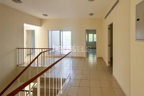 Vilë në Meadows, Dubai, Emiratet e Bashkuara Arabe 6 dhoma gjumi, 458 m2. № 627000 - Foto 11
