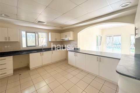 Vilë në Meadows, Dubai, Emiratet e Bashkuara Arabe 6 dhoma gjumi, 458 m2. № 627000 - Foto 9