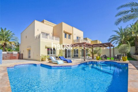 Vilë në Meadows, Dubai, Emiratet e Bashkuara Arabe 6 dhoma gjumi, 458 m2. № 627000 - Foto 1