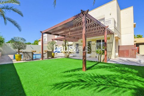 Vilë në Meadows, Dubai, Emiratet e Bashkuara Arabe 6 dhoma gjumi, 458 m2. № 627000 - Foto 2