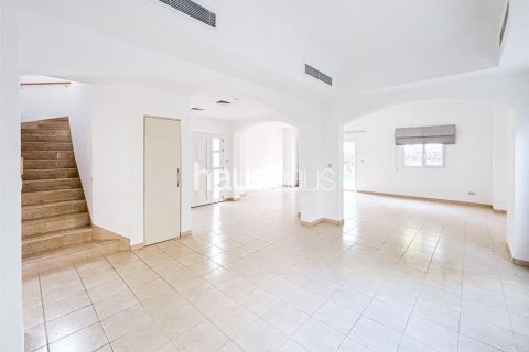 Vilë në Meadows, Dubai, Emiratet e Bashkuara Arabe 3 dhoma gjumi, 320 m2. № 626999 - Foto 1