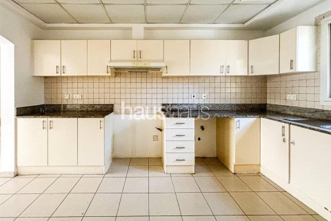 Vilë në Meadows, Dubai, Emiratet e Bashkuara Arabe 3 dhoma gjumi, 320 m2. № 626999 - Foto 4
