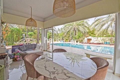 Vilë në Meadows, Dubai, Emiratet e Bashkuara Arabe 4 dhoma gjumi, 1022 m2. № 627001 - Foto 2