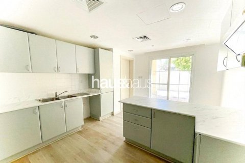 Vilë në The Lakes, Dubai, Emiratet e Bashkuara Arabe 3 dhoma gjumi, 243 m2. № 626998 - Foto 8