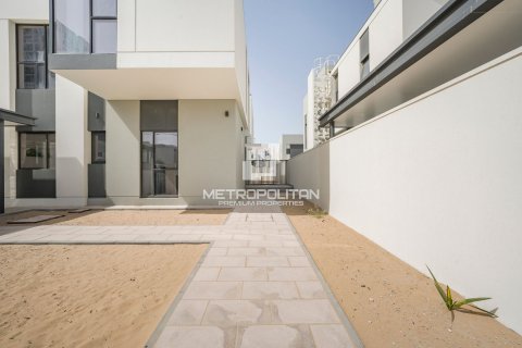 Villa in Al Furjan, Dubai, UAE 4 bedrooms, 279 sq.m. № 592742 - photo 5
