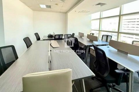 Снять в аренду офис в Sheikh Zayed Road, Дубай, ОАЭ 76.2м2, № 591862 - фото 1