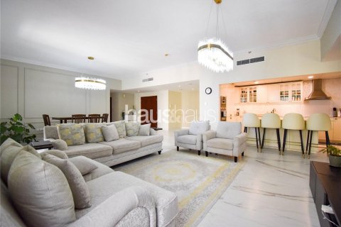 Apartment in Jumeirah Beach Residence, Dubai, UAE 4 bedrooms, 263 sq.m. № 625982 - photo 1