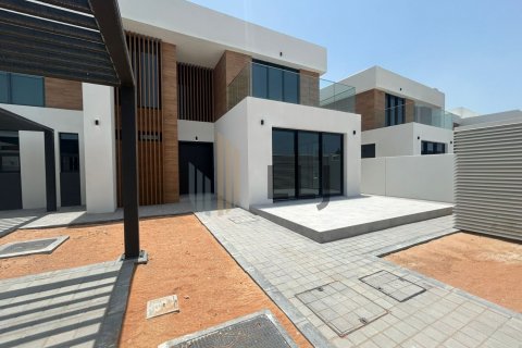 Villa on the Saadiyat Island, Abu Dhabi, UAE 4 bedrooms, 469.9 sq.m. № 578755 - photo 1