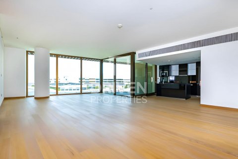 Apartment in Jumeirah, Dubai, UAE 3 bedrooms, 251 sq.m. № 601865 - photo 2