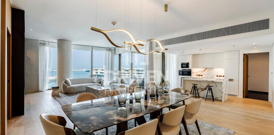 Apartment in Jumeirah, Dubai, UAE 3 bedrooms, 251 sq.m. № 601864
