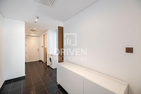 Apartment in Jumeirah, Dubai, UAE 3 bedrooms, 251 sq.m. № 601864 - photo 7