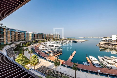 Apartment in Jumeirah, Dubai, UAE 3 bedrooms, 251 sq.m. № 601864 - photo 16