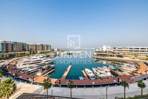 Apartment in Jumeirah, Dubai, UAE 3 bedrooms, 251 sq.m. № 601864 - photo 19