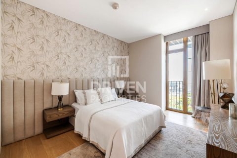 Apartment in Jumeirah, Dubai, UAE 3 bedrooms, 251 sq.m. № 601864 - photo 12