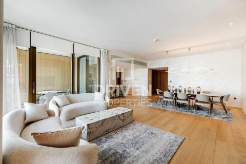 Apartment in Jumeirah, Dubai, UAE 3 bedrooms, 251 sq.m. № 601864 - photo 3