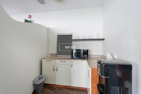 Office in Jumeirah Lake Towers, Dubai, UAE 96.9 sq.m. № 624266 - photo 8