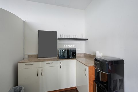 Office in Jumeirah Lake Towers, Dubai, UAE 96.9 sq.m. № 624266 - photo 9