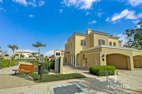 Townhouse in Serena, Dubai, UAE 4 bedrooms, 239 sq.m. № 586620 - photo 1
