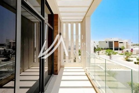 Vilë në Yas Island, Abu Dhabi, Emiratet e Bashkuara Arabe 4 dhoma gjumi, 637 m2. № 605015 - Foto 3