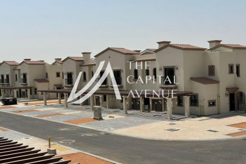 Townhouse in Khalifa City, Abu Dhabi, UAE 2 bedrooms, 123 sq.m. № 605014 - photo 11