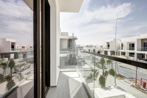 Villa on the Yas Island, Abu Dhabi, UAE 3 bedrooms, 307.7 sq.m. № 544447 - photo 2