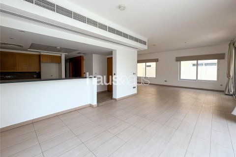 Villa in Jumeirah Park, Dubai, UAE 4 bedrooms, 386 sq.m. № 626434 - photo 2