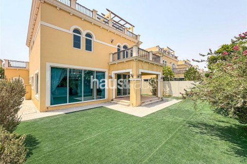 Villa in Jumeirah Park, Dubai, UAE 4 bedrooms, 386 sq.m. № 626434 - photo 1