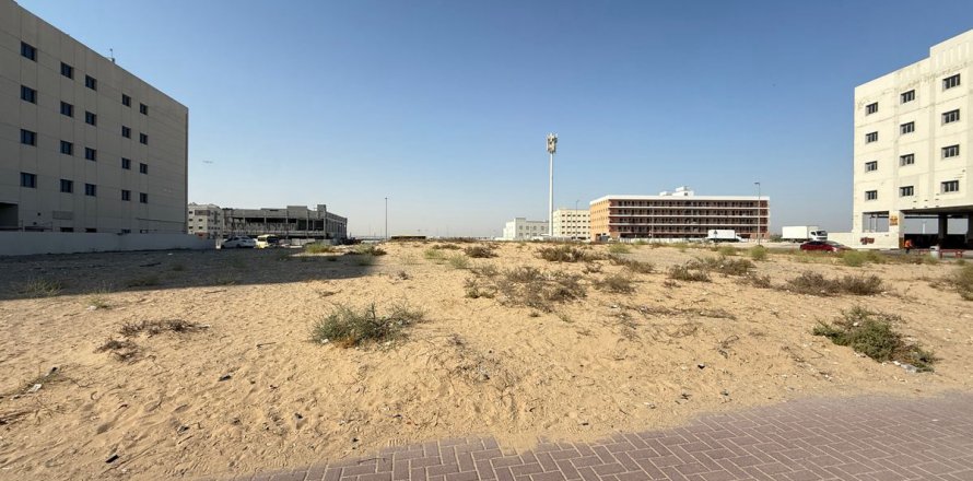Land in Dubai, UAE 1550.7 sq.m. № 582830