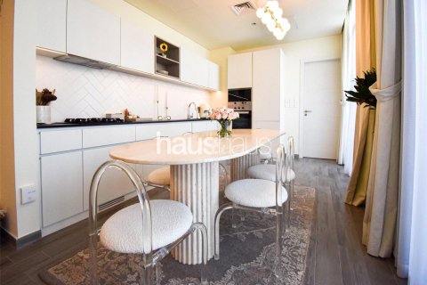 Apartment in Jumeirah Village Circle, Dubai, UAE 2 bedrooms, 121 sq.m. № 625653 - photo 2